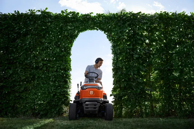 Husqvarna TS 120 46-Inch 22HP Riding Lawn Mower with Briggs & Stratton Engine