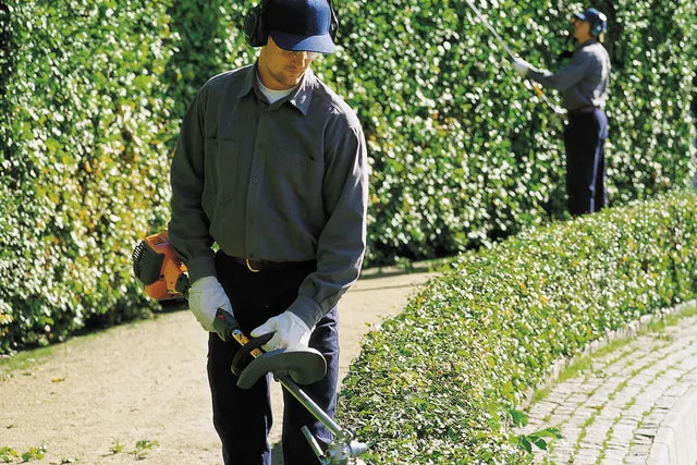 Husqvarna 525HF3S Professional Hedge Trimmer – 25.4cc Gas Powered Long Reach Hedge Cutter for Large Hedges