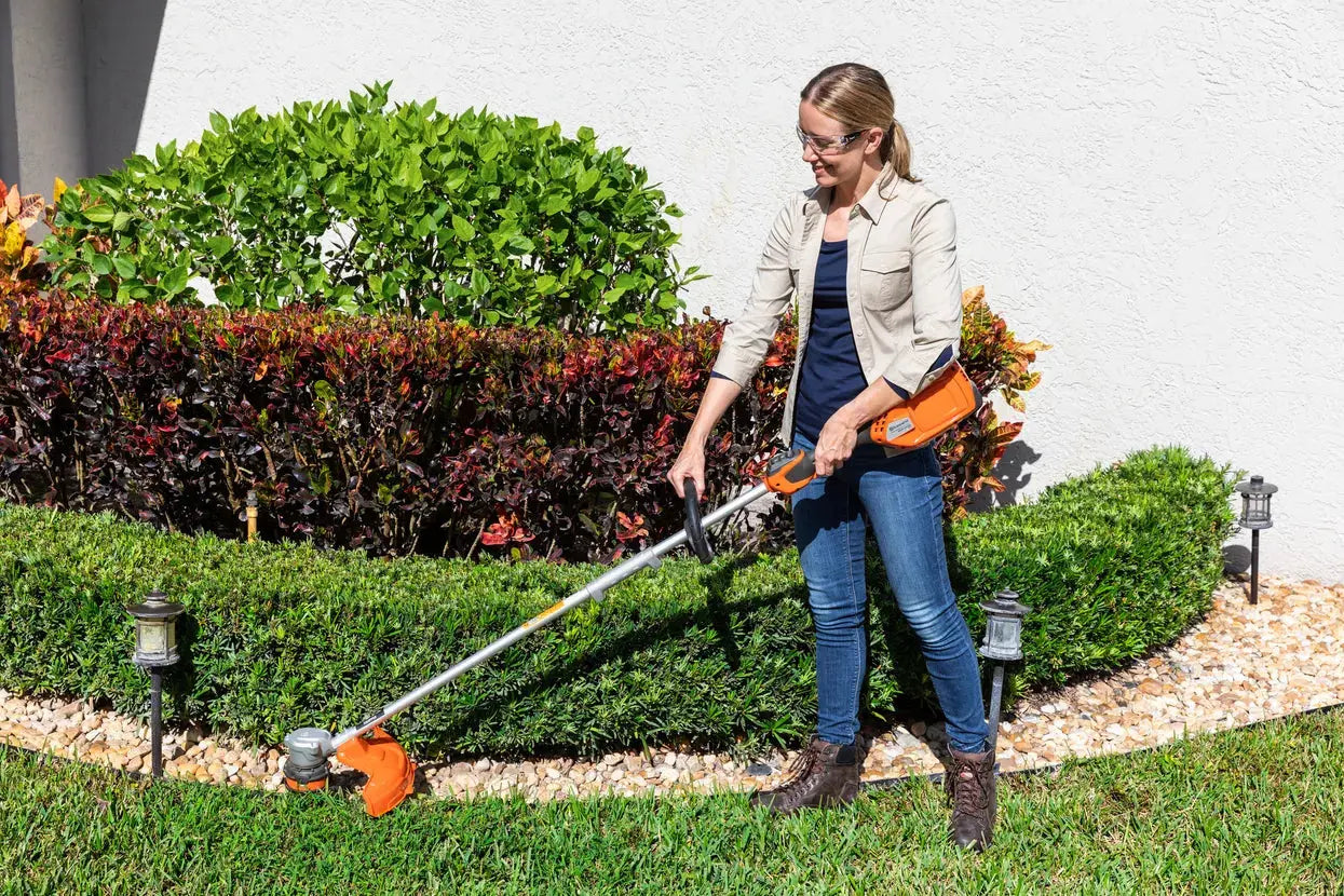Husqvarna 320iL Battery Weed Eater 40V 16" Brushless String Trimmer Kit