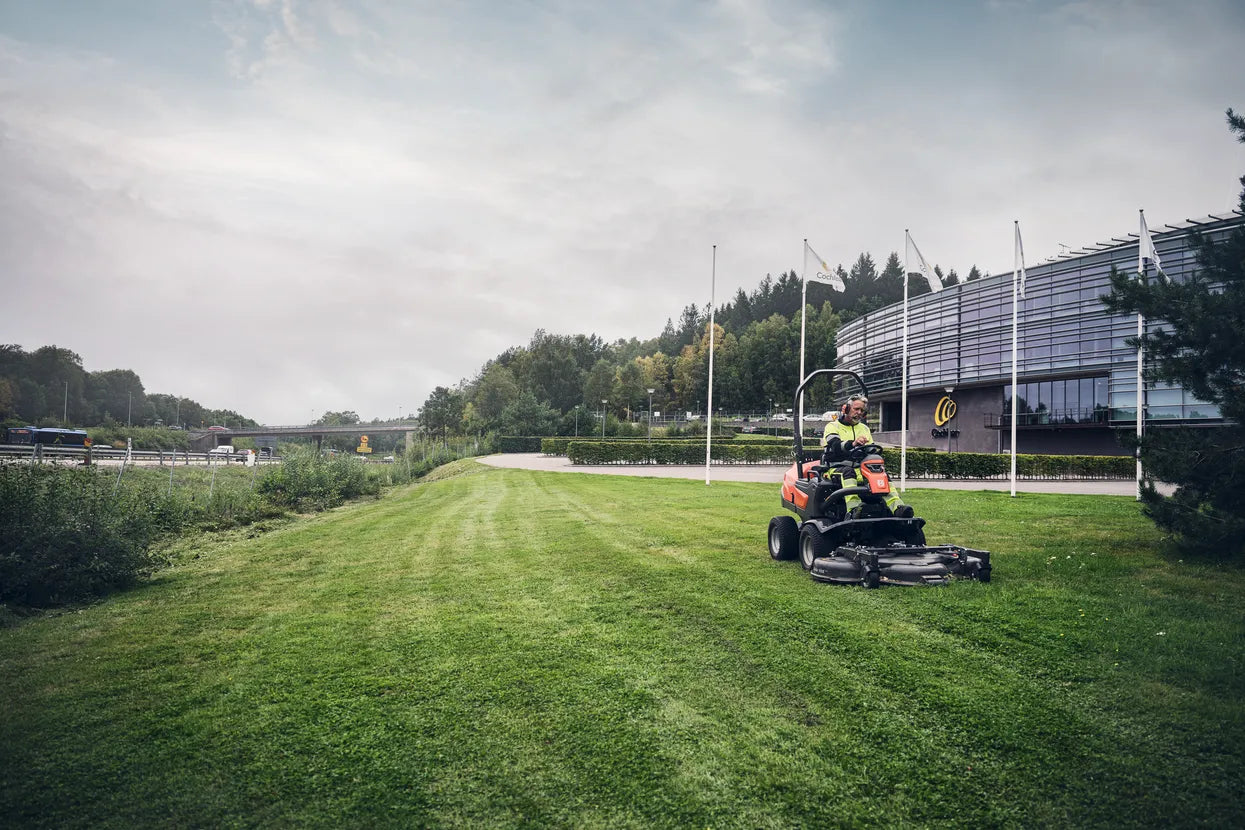 Husqvarna P525DX AWD Diesel Front Mower 24HP Kubota Deckless