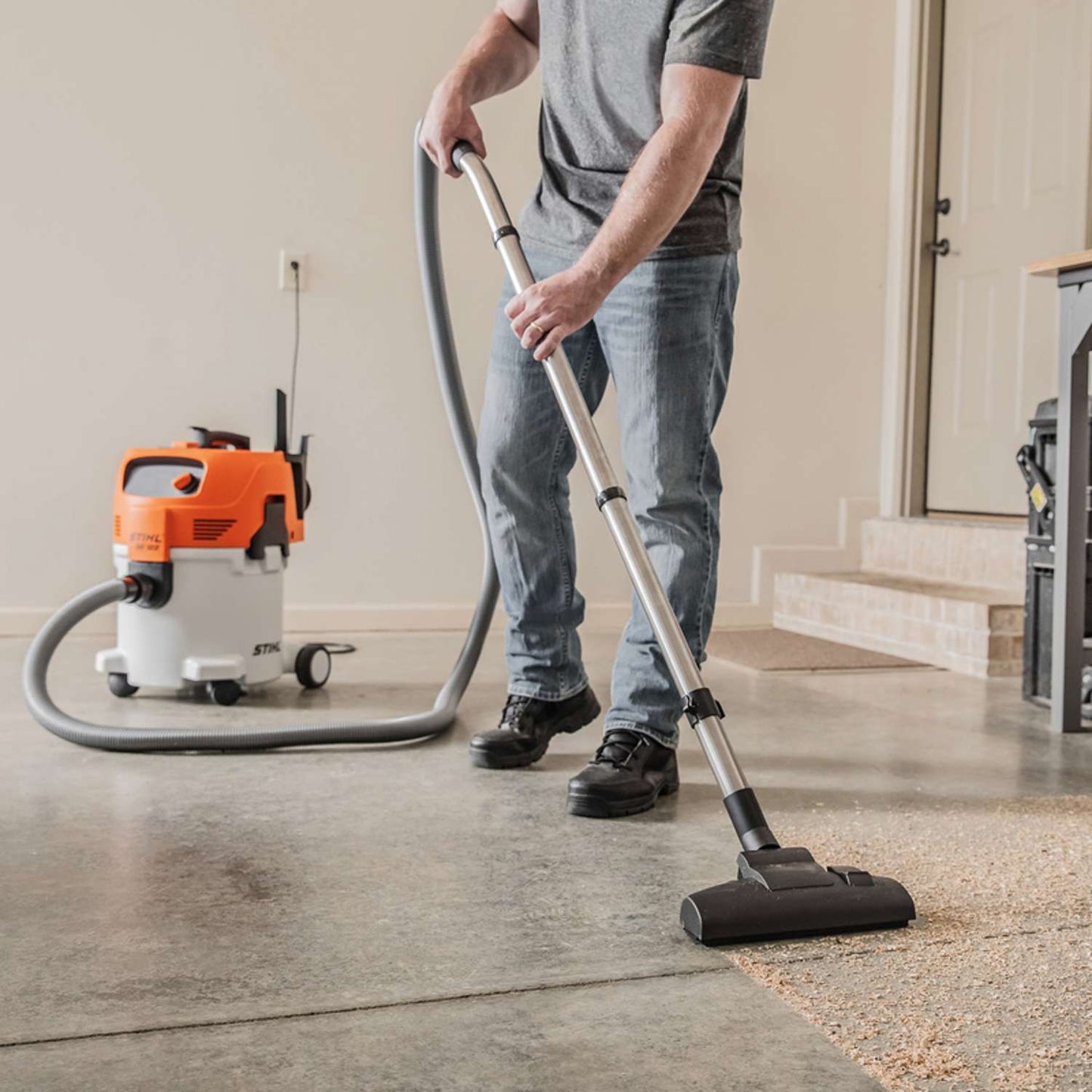 STIHL SE 122 Professional Wet/Dry Shop Vacuum 7.9 Gallon 120V