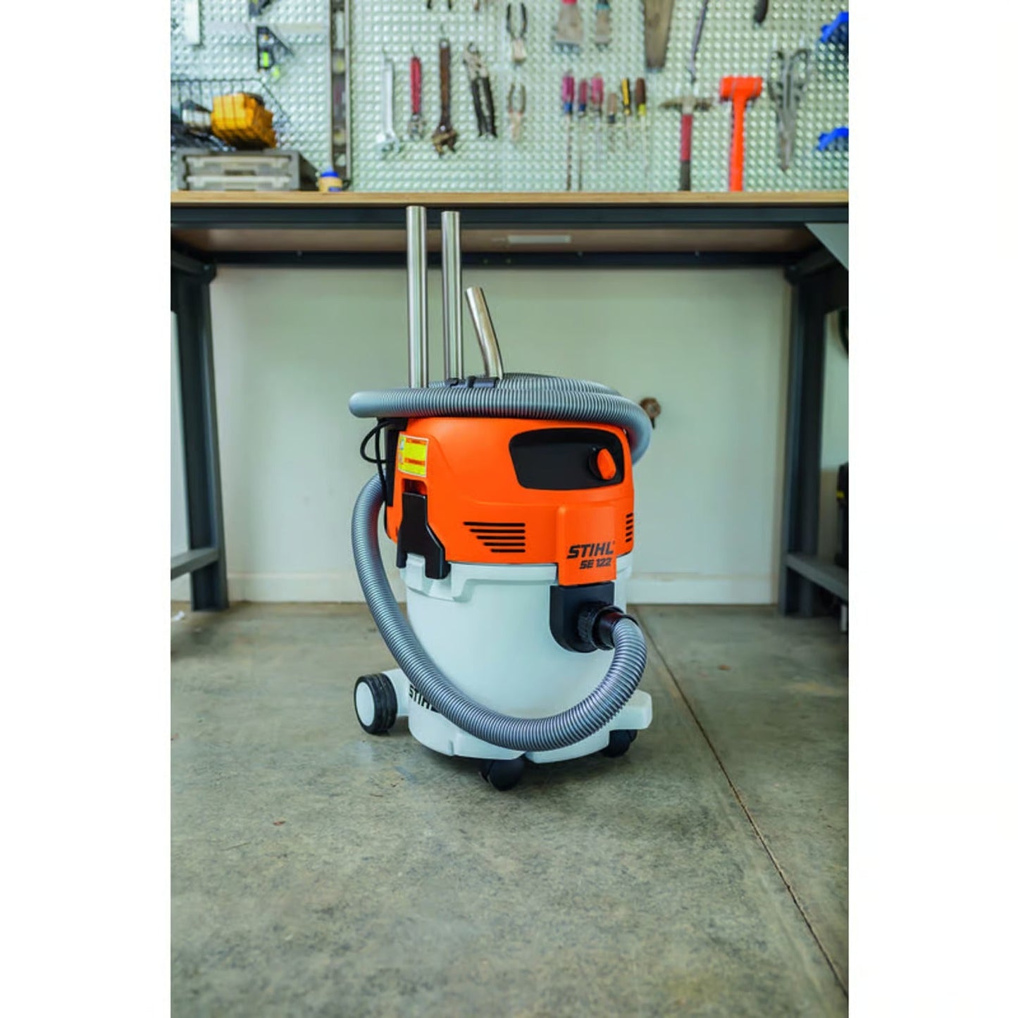 STIHL SE 122 Professional Wet/Dry Shop Vacuum 7.9 Gallon 120V